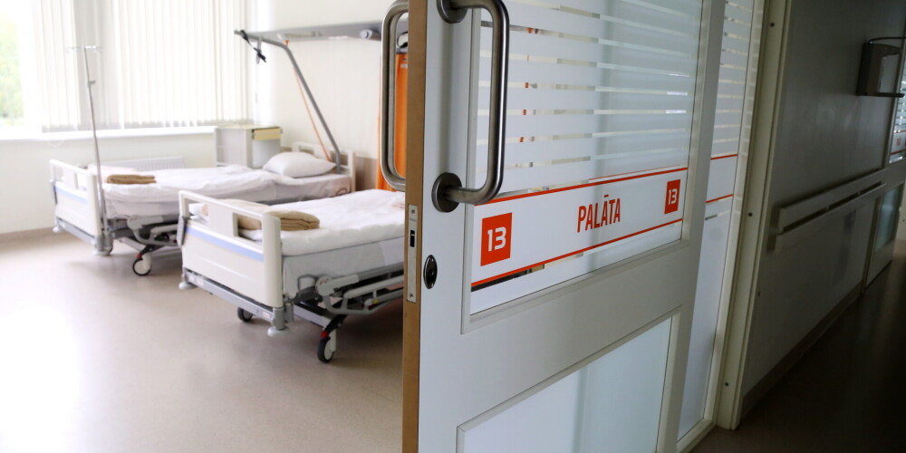 Slimnīcās nonākuši septiņi jauni Covid-19 slimnieki
