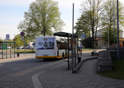 Laukums pie dzelzceļa stacijas Jelgavā.