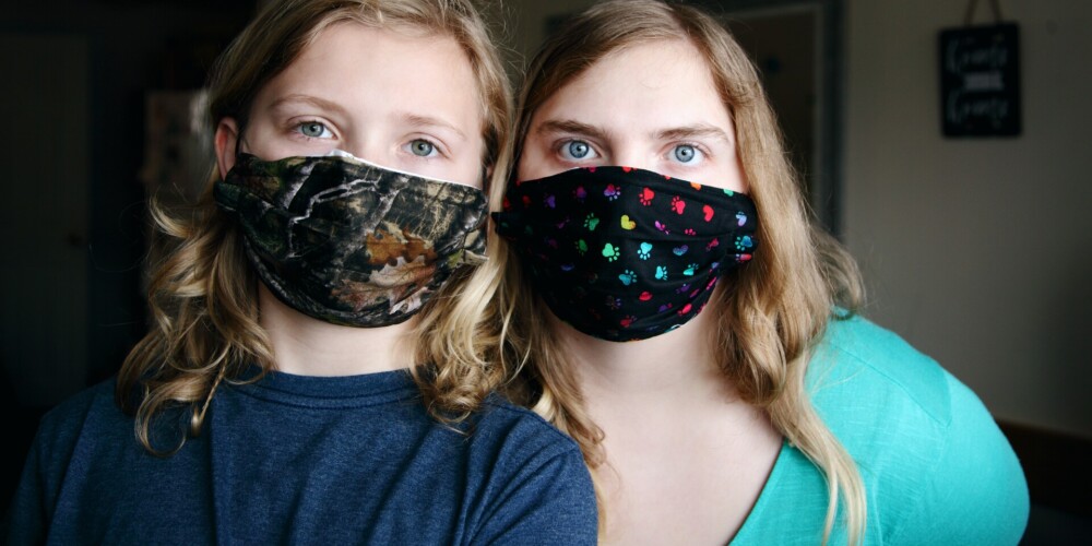 Латвийцев одурманивают масками, чтобы обокрасть?