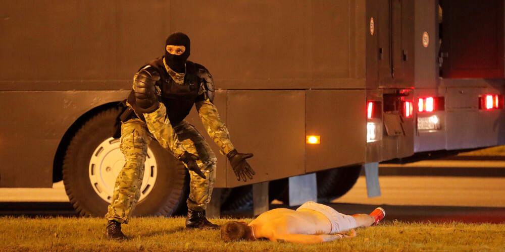 Жена бросила спецназовца из Беларуси, фото с которым обетело весь мир