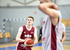 Artūrs Kurucs Latvijas vīriešu basketbola valstsvienības treniņā.