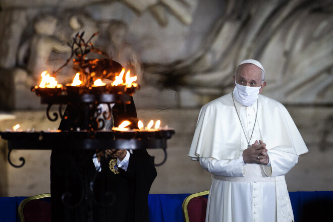 Pāvesta Franciska nesen filmā “Francesco” publiskotie izteikumi par homoseksuāļu tiesībām nemainīs katoļu Baznīcas līdzšinējo attieksmi par viendzimuma attiecībām, kas tiek uzskatītas par grēku.