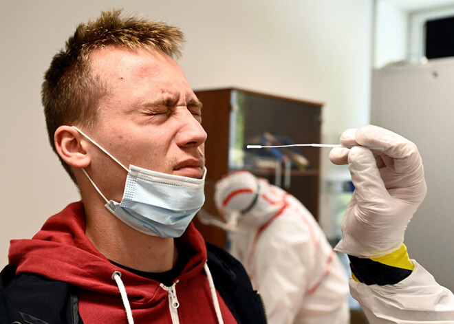 Pagājušajā diennaktī Latvijā vēlreiz labots Covid-19 reģistrēto gadījumu skaits; miruši 4 pacienti