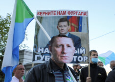 Habarovskā cilvēki pauž atbalstu aizturētajam gubernatoram: "Maskava, atdod mums Furgalu"