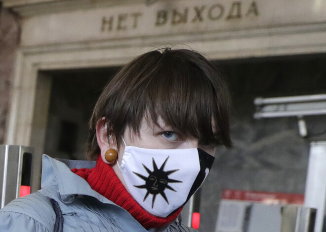 Krievijā no koronavīrusa diennakts laikā miruši 320 cilvēki