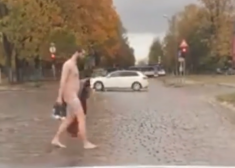 Видео: в Торнякалнсе гуляет голый мужчина