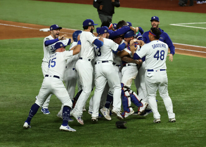 Pēc 32 gadu pārtraukuma beisbola Pasaules sērijā triumfē "Dodgers"