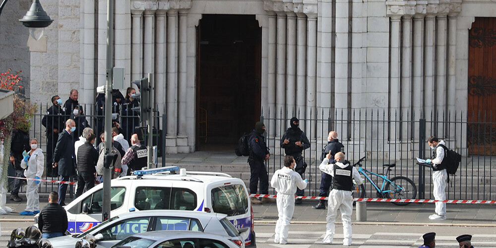 Terorists ar nazi Nicas baznīcā nogalinājis trīs cilvēkus, vienam upurim nogriezta galva