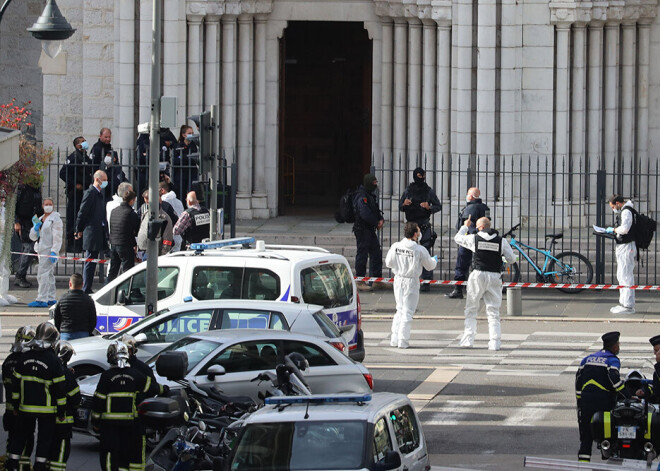 Terorists ar nazi Nicas baznīcā nogalinājis trīs cilvēkus, vienam upurim nogriezta galva