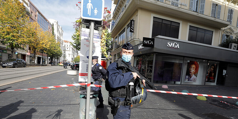 Pēc šausminošā uzbrukuma Nicā visā Francijā paaugstināts terora draudu līmenis