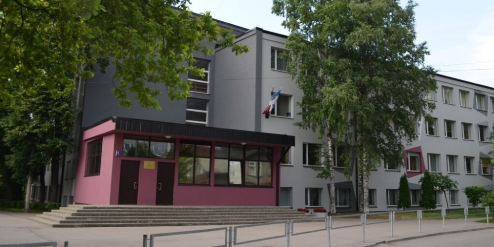 Aizdomas par rupjiem epidemioloģiskās drošības pasākumu pārkāpumiem Rīgas 71.vidusskolā