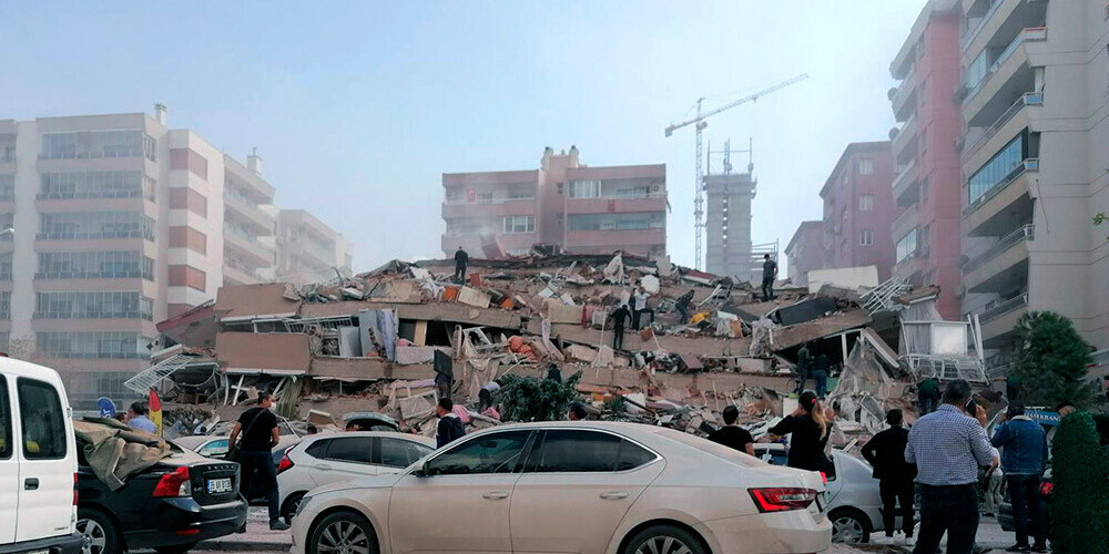 Turcijas rietumos un Grieķijā spēcīgā zemestrīcē gājuši bojā vismaz 22 cilvēki