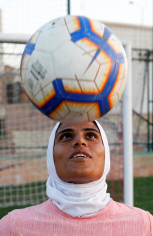 Faiza Heidara uzskatāma par visaugstāk kvalificēto futbola tehnikas treneri Ēģiptē, tomēr spiesta strādāt ar ceturtās līgas komandu.