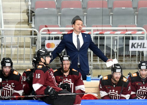 Rīgas "Dinamo" KHL spēlē Čeļabinskā cieš septīto zaudējumu pēc kārtas