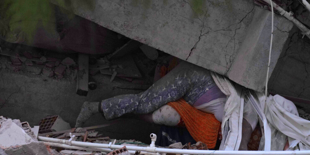 Spēcīgā zemestrīcē Turcijas rietumos un Grieķijā gājuši bojā vismaz 27 cilvēki