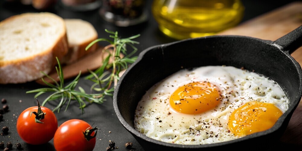 Врачи назвали пять продуктов, которые нужно есть с яйцами для потери веса