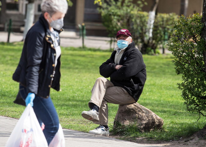 Lietuvā ar jauno koronavīrusu inficējušies vēl 897 cilvēki; pieci miruši