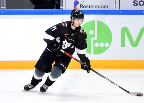 Labās malas uzbrucējs Deniss Fjodorovs uz ledus šajā mačā pavadīja 32 minūtes un 19 sekundes, bet aizsargs Ņikita Mateiko pat 34 minūtes un 2 sekundes.