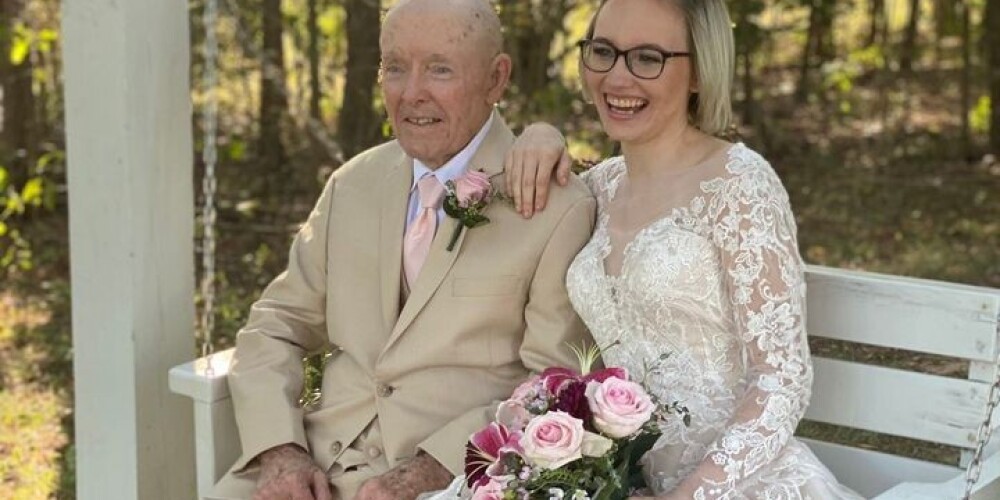 Медсестра вышла замуж за 89-летнего дедушку с деменцией, признавшись, что ждет его смерти