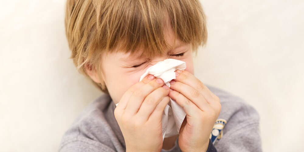 Медики рассказали, как отличить у детей простуду от Covid-19