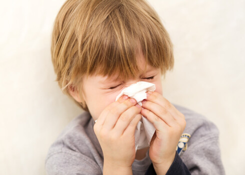 Медики рассказали, как отличить у детей простуду от Covid-19