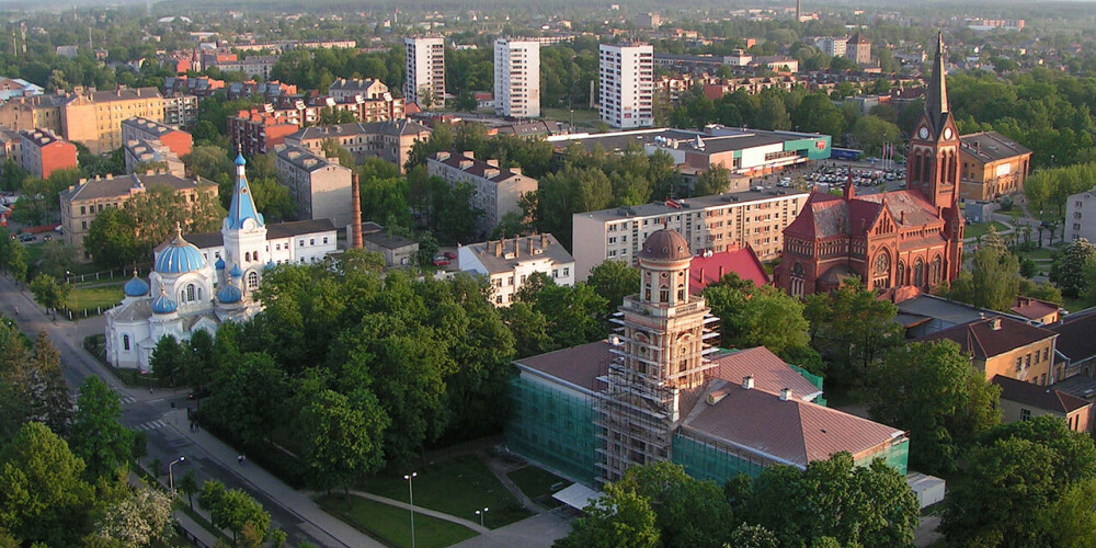 Елгава (латыш.Jelgava) — город (с 1573 года) в Латвии, в 1578—1795 столица Курляндского герцогства. В настоящее время — город республиканского значения. В Елгаве расположены органы управления Елгавского края (сам город в его состав не входит). Город расположен в южной части Земгальской низменности на реке Лиелупе, на расстоянии 42 км от Риги.