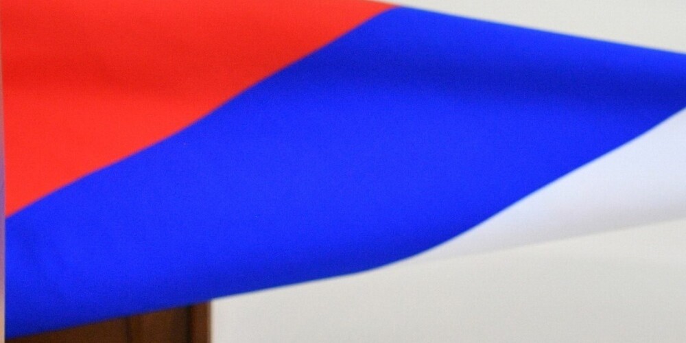 Россия, или Российская Федерация — государство в Восточной Европе и Северной Азии. Россия — крупнейшее государство в мире, её территория в конституционных границах с территорией Крыма, аннексия которого не получила международного признания, составляет 17 125 191 км2. Население страны в тех же границах составляет 146 424 729 чел. (2023; 9-е место в мире).