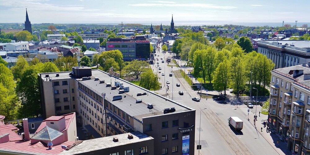 Лиепая (латыш. Liepāja, ранее Либава, от нем. Libau) — город на юго-западе Латвии, на побережье Балтийского моря. Крупнейший город исторической области Курземе, третий по величине город Латвии после Риги и Даугавпилса, важный незамерзающий порт. Лиепая известна в Латвии как «город, где рождается ветер», возможно, из-за постоянного морского бриза. Песня с одноимённым названием (латыш. Pilsēta, kurā piedzimst vējš), написанная Имантом Калныньшем, стала гимном города.