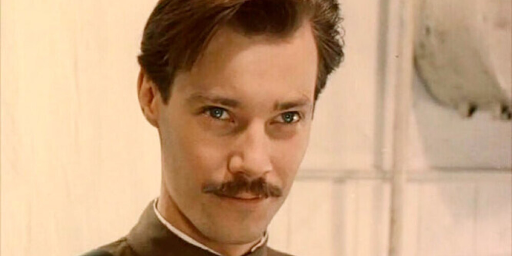 Владимир Алексеевич Конкин (род. 19 августа 1951 года, Саратов, РСФСР, СССР) — советский и российский актёр театра, кино и дубляжа. Заслуженный артист РФ (2010), заслуженный артист УССР (1974), лауреат премии Лениского комсомола (1974). Наиболее известен по кинофильмам: «Как закалялась сталь», «Романс о влюблённых», «Аты-баты, шли солдаты…» и «Место встречи изменить нельзя». Работал на озвучивании зарубежных фильмов (кино и видео), с 1980 года пишет рассказы и эссе.