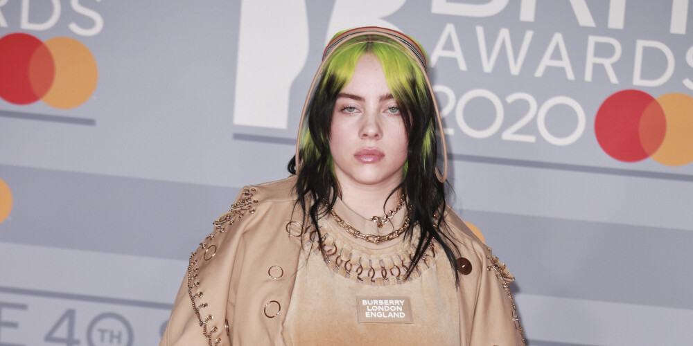 Билли Айлиш Пайрат Бэрд О’Коннелл (англ. Billie Eilish Pirate Baird O'Connell; род. 18 декабря 2001) — американская певица и автор песен. Снискала известность в 2016 году благодаря публикации дебютного сингла «Ocean Eyes» на SoundCloud. В 2019 году её дебютный альбом When We All Fall Asleep, Where Do We Go? возглавил американский (Billboard 200) и британский (UK Albums Chart) хит-парады, а сингл «Bad Guy» вышел на первое место в Billboard Hot 100 (США). Он стал первым чарттоппером певицы, а сама Айлиш, благодаря этому достижению, стала первым человеком, рождённым в XXI веке, которому удалось возглавить Hot 100.