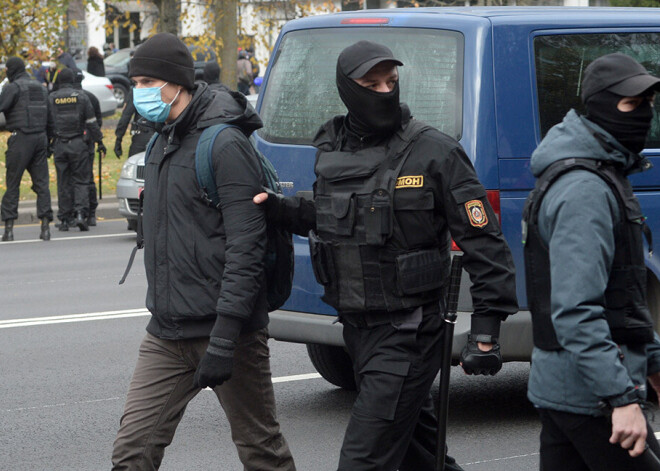 Baltkrievijā miliči pirms mediķu protesta akcijas aizturējuši 35 ārstus