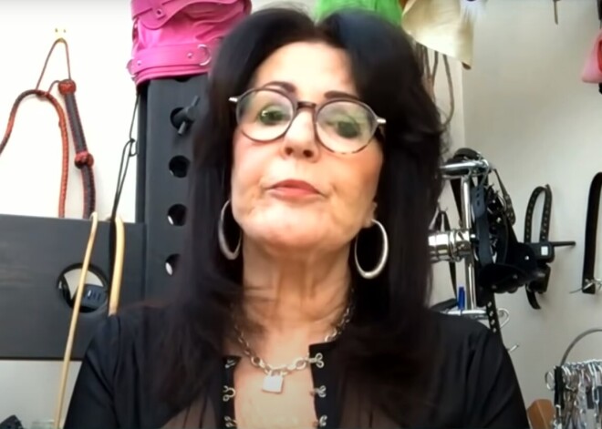 70-летняя женщина стала успешной доминатрикс после разрыва с мужем