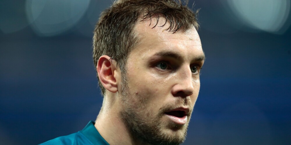 Артем Дзюба (род. 22 августа 1988, Москва, СССР) — российский футболист, нападающий петербургского «Зенита» и сборной России. Заслуженный мастер спорта России. Трёхкратный обладатель Кубка России (2014, 2016, 2020), трёхкратный обладатель Суперкубка России (2015, 2016, 2020), двукратный чемпион России (2018/2019, 2019/2020). Участник чемпионата Европы 2016 года и чемпионата мира 2018 года. Второй бомбардир в истории сборной России и четвёртый бомбардир в истории чемпионатов России.