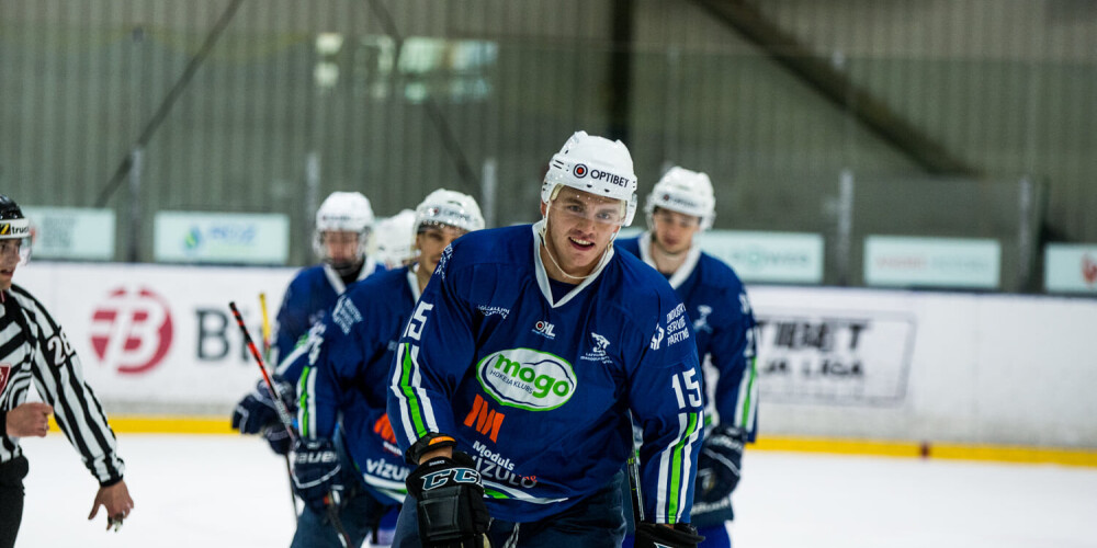 “Esmu priecīgs, ka ir kur spēlēt, un NHL būs turpat blakus” – Latvijas līgas labākais spēlētājs Kārlis Čukste gatavojas doties uz Ameriku