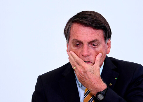 "Es izsaku nožēlu par nāves gadījumiem. Es tiešām to daru. Bet mēs visi kādreiz mirsim. Nav vērts bēgt no realitātes. Mums jābeidz būt par pediņu valsti. (..) Mums ir jāstājas pretī un jācīnās. Es ienīstu šo pediņu lietu," sacīja prezidents.