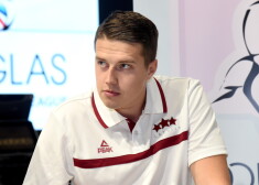 Latvijas sieviešu valstsvienības galvenais treneris Mārtiņš Gulbis.
