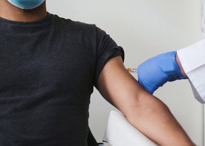 ES noslēdz vienošanos ar "Pfizer" un "BioNTech" par Covid-19 vakcīnu piegādi