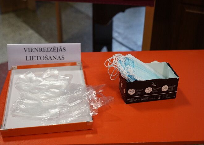 Стало известно, какие самоуправления Латвии первыми получат гигиенические маски