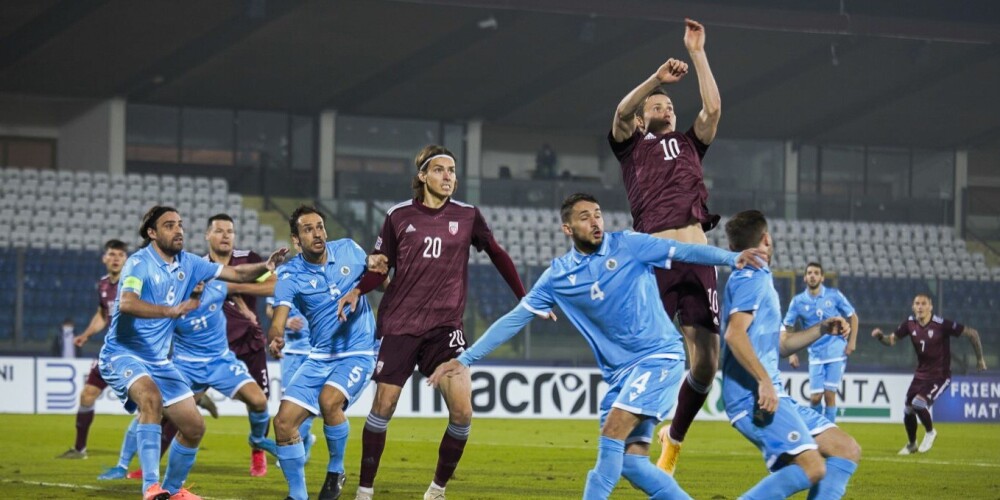 Latvijas futbolisti draudzības spēlē izbraukumā pārliecinoši pārspēj Sanmarīno