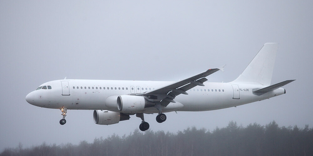Drīz pēc pacelšanās avārijas nosēšanos Kauņā veikusi "SmartLynx" lidmašīna