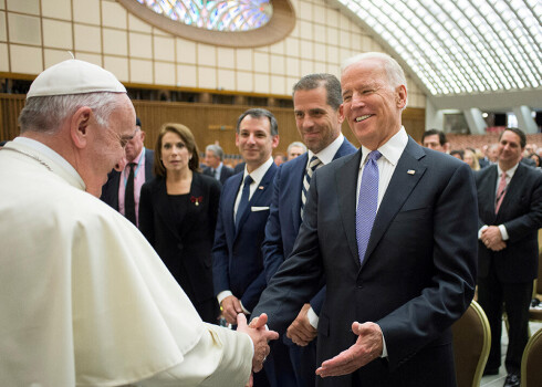 Pāvests Francisks, tiekoties ar Džo Baidenu, 2016.gada 29.aprīlī.