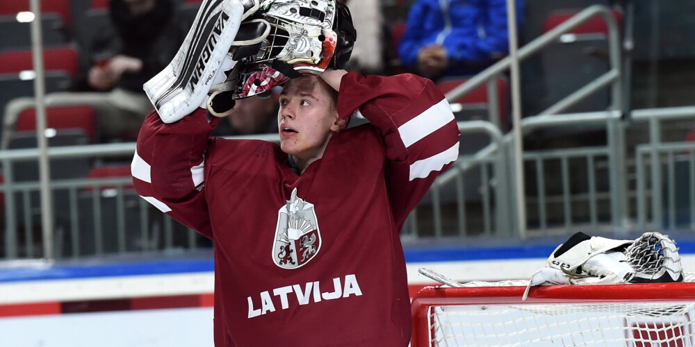 Artūrs Šilovs (dzimis 2001. gada 22. martā) ir latviešu hokejists, vārtsargs. Latvijas hokeja izlases sastāvā ar uzvaru debitēja 2020. gada 6. novembra pārbaudes spēlē pret Vācijas U-23 izlasi. Pārstāvējis Latvijas U-18 izlasi 2018. gada Pasaules čempionātā hokejā jauniešiem (U-18). 2019. gada NHL drafta 6.kārtā ar kopējo 156. numuru viņu izvēlējās Vankūveras "Canucks". 2019. gada augustā parakstīja 3 gadu sākuma līmeņa līgumu ar Vankūveras "Canucks", kas nozīmē, ka sezonu Šilovs sāka kādā no šī kluba sistēmas komandām. Iepriekš pārstāvējis HK Rīga un HS Rīga klubus.