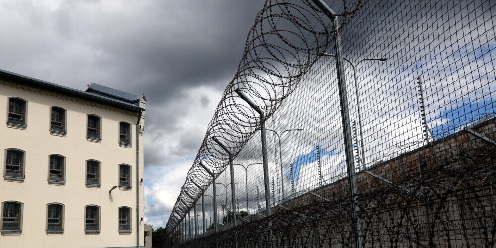 Из-за Covid-19 введен карантин в крупнейшей тюрьме Латвии