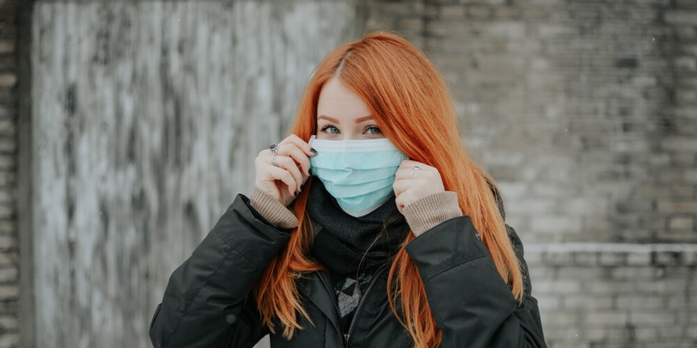 Sejas maskas lietošana aukstā laikā: padomi, kā nepakļaut ādu iekaisuma riskam
