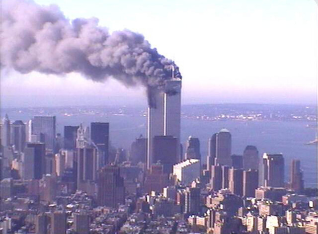 Teroristu uzbrukums Pasaules Tirdzniecības centram Ņujorkā 2001. gada 11. septembrī.