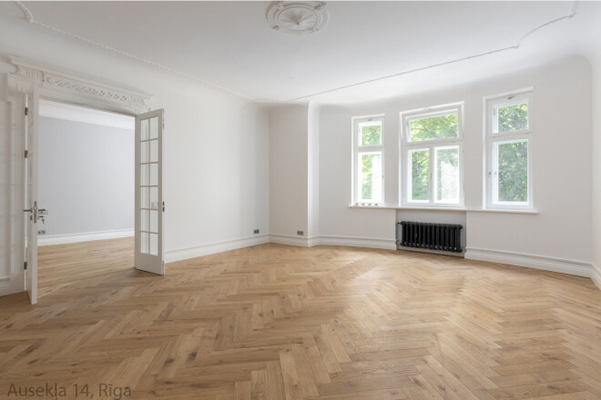 "Amber Wood" izmanto modernas iekārtas, tostarp lāzera starus precizitātei.