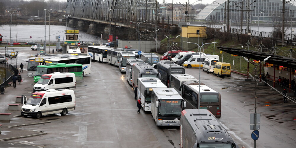 Persona, kurai apstiprināta Covid-19 infekcija, braukusi ar starppilsētu autobusu maršrutā Rīga - Cēsis