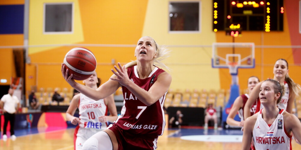 Sieviešu basketbola izlase personisko piezīmju drāmā uzvar Horvātiju un saglabā cerības uz Eiropas čempionāta finālturnīru