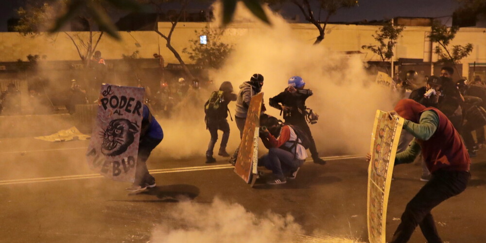 Peru protestos pret Viskarras impīčmentu gājuši bojā divi cilvēki
