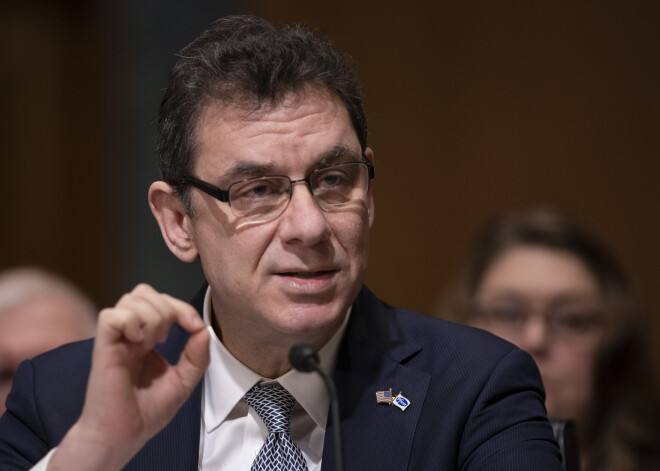 Еврей, который спасет мир от Covid-19: что известно о самом востребованном человеке на планете